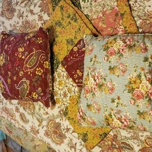 Set of 2 quilted decorative pillows and 2 shams